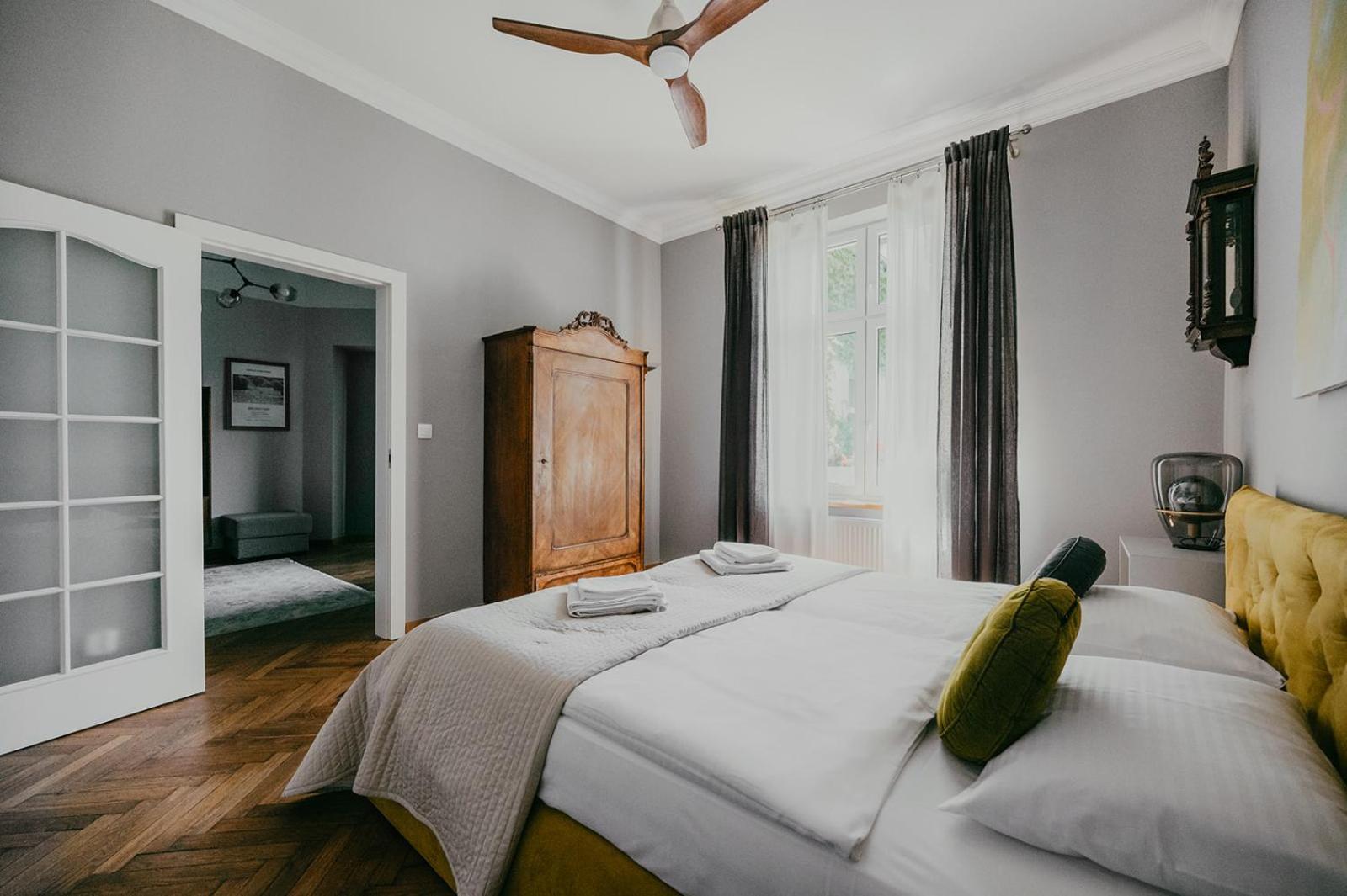 Antique Apartments Old Town Krakow Bagian luar foto