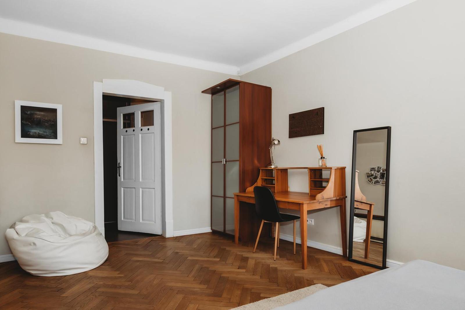 Antique Apartments Old Town Krakow Bagian luar foto